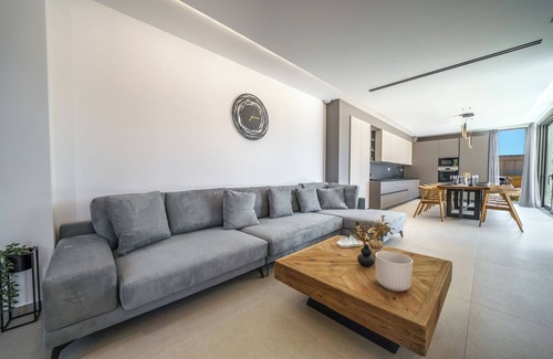 Makrys Tichos Villa | Sea Novels Villa: Walk to Beach & Near Chania/Private Pool/Games Room