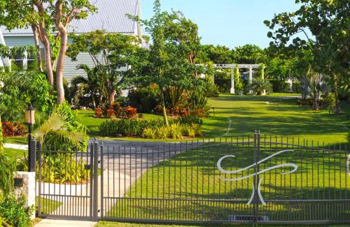 West Bay Apartment | Sea Orchard Retreat by Grand Cayman Villas & Condos