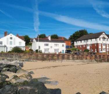 New Brighton House | Sea-Quinn Views