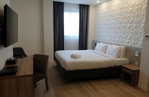 Maho Hotel | Sea, Sand & Strolls – Marina Plaza Just Steps from You