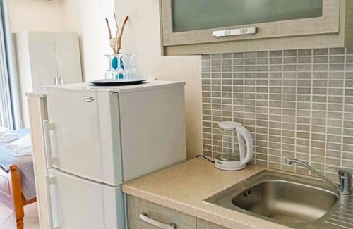 Himare Apartment | Sea Side Serenity 6: 3 persons