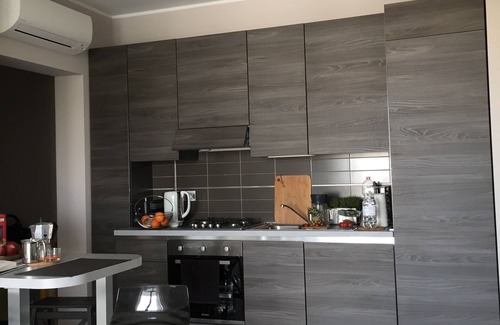 Roseto degli Abruzzi Condo | Sea View 1-bedroom condo with a balcony in Roseto degli Abruzzi with WiFi, AC