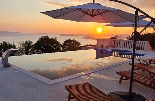 Podstrana Apartment | Sea view Luxury Apart Hotel Villa Conte with swiming pool and romantic SPA