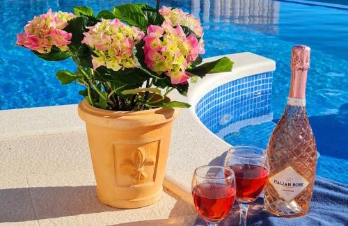 Podstrana Apartment | Sea view Luxury Apart Hotel Villa Conte with swiming pool and romantic SPA