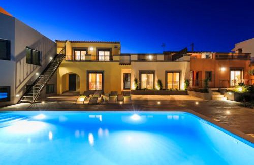 Olhao Villa | Sea-view villa in Quelfes + Shared pool