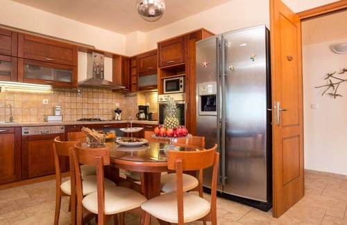 Atsipópoulon Villa | Sea views, full privacy, 6.5km to sandy beach, playground!