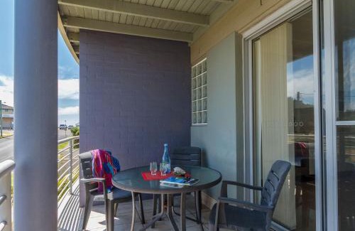 Hawks Nest House | Seachange Apartment 2
