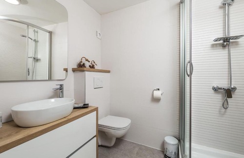 Ika Apartment | Seafront apartment Voyo