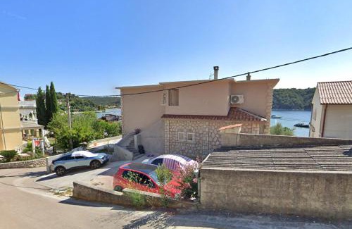 Kampor Apartment | Seafront Family Apartment Una - Sunny Rab Island