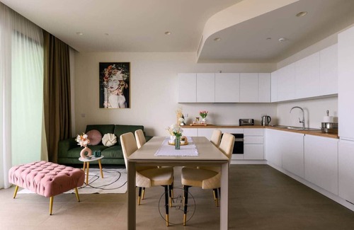 Madliena Apartment | Seafront Level 24 Apart Hotel-Style Mercury Tower