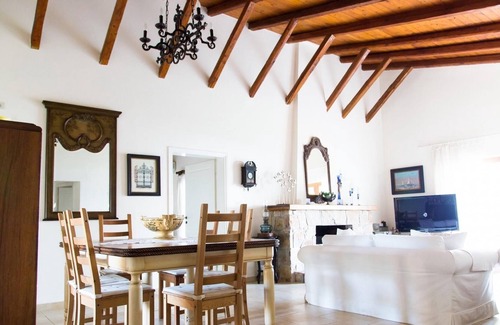 Eretria Villa | Seafront Luxury Villa w/3-en/suite BR & BBQ