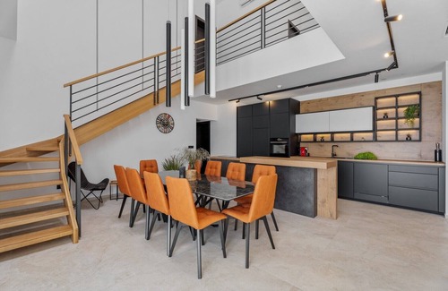 Omis Villa | Seafront Villa Kiara with 5 en-suite bedrooms in Omiš