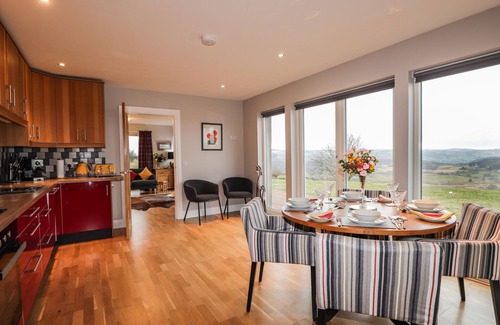 Rogart House | SEALLADH MOR, pet friendly, with hot tub in Rogart