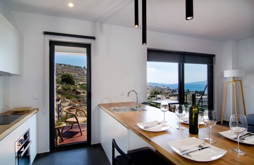 Souda House | Seametry Luxury Living Apartments Adults Only