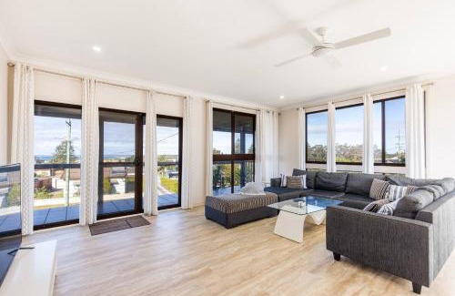 Culburra Beach House | Seas the Day - Pet Friendly - Ocean Views