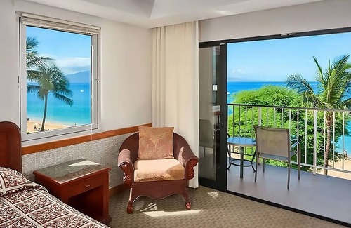 Kaanapali Hotel | Seaside Accommodations! Minutes Away from Blue Hawaiian Helicopter, Pool