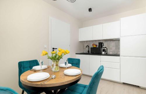 Niechorze Apartment | Seaside Apartment with Parking, Air Conditioning and Elevator Close to the Beach by Noclegi Renters