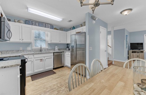 Seaside House | Seaside "Blue Clear Sky" | 2 BR |Pet Friendly| Bikes | Tower |Steps to Beach!