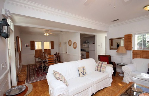 Seaside House | Seaside "Coquina" |3 BR | Sleeps 8 | Steps from 2 pools | Bikes