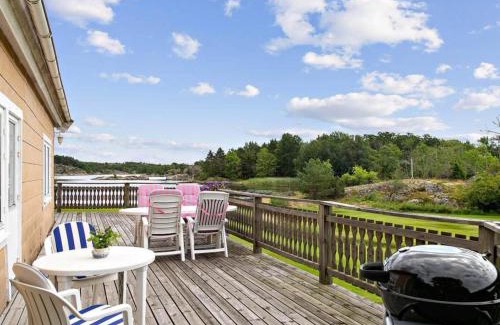 Stromstad House | Seaside Cottage with Balcony and Grill