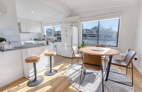 Lakes Entrance House | Seaside Escape - Morning swims & salt-kissed air, part of your daily routine