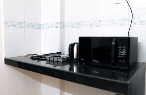 Navi Mumbai Apartment | Seaside Getaway with Party Padn