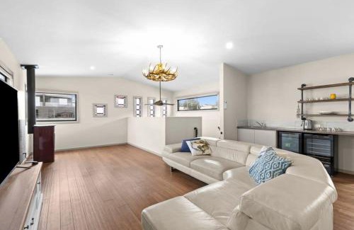 Ocean Grove House | Seaside Retreat - Steps from Surf and Cafes