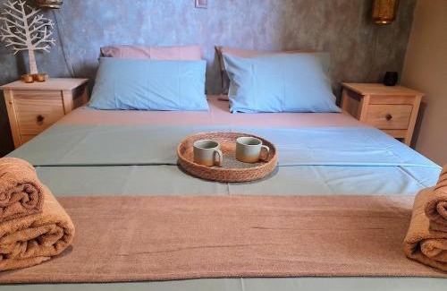 Sarakiniko Apartment | SeaView Backyard