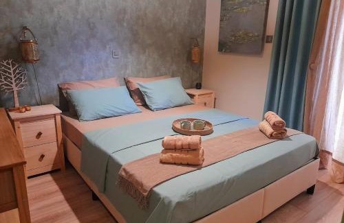 Sarakiniko Apartment | SeaView Backyard