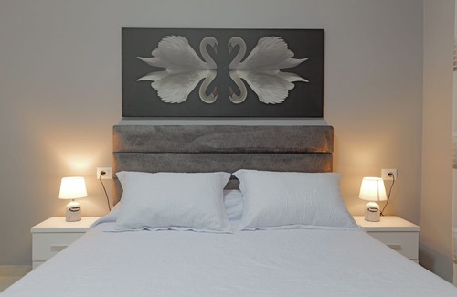 Piqeras Hotel | Seaview Bunec