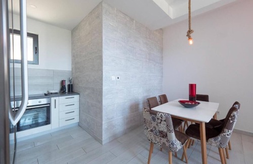 Podostrog Apartment | Seaview Villa with pool Hanja