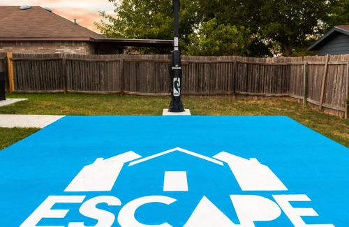 West San Antonio House | Seaworld BASKETBALL COURT|POOL TABLE