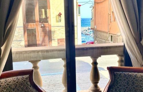 Aci Trezza Apartment | Sebastian's Elegant Apartment