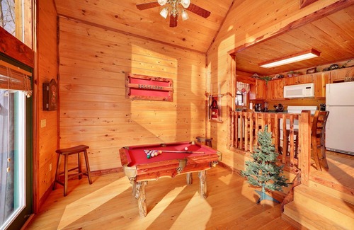 Gatlinburg Cabin | Secluded 1 Bedroom Cabin Bordering The Great Smoky Mountain National Park