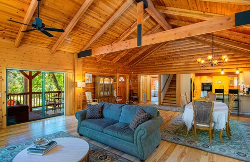 Colfax House | Secluded and PRIVATE Sierra Nevada Foothills vineyard home
