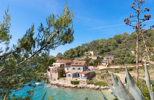 Gdinj Villa | Secluded Beach House | ☀ Power | La Villa Bleue on Hvar Island