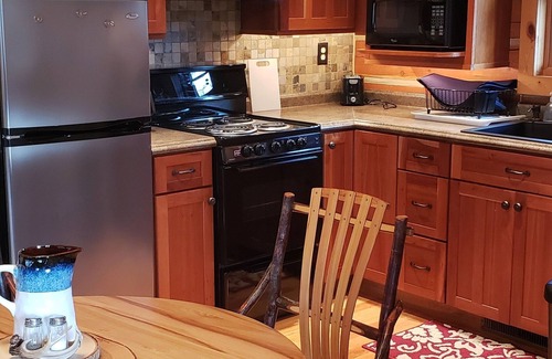 Mahomet Cabin | Secluded cozy 2-bedroom cabin near Champaign in Mahomet on the Sangamon River