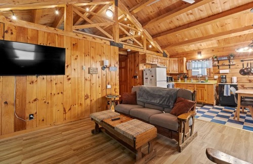 Woodsville Cabin | Secluded Cozy Cabin in Mountain Lake Community!