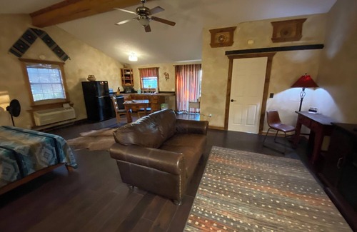 Paluxy Cabin | Secluded Escape with scenic views & hot tub