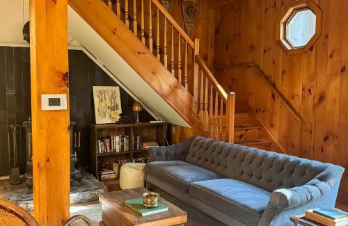 Hawley House | Secluded Family Getaway with On-Site Creek in Hawley