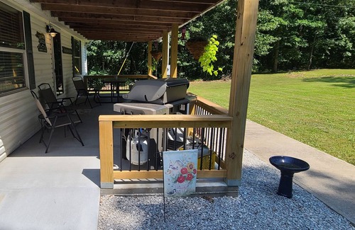 Warsaw House | Secluded Home Outside Warsaw with big yard and lots of privacy.