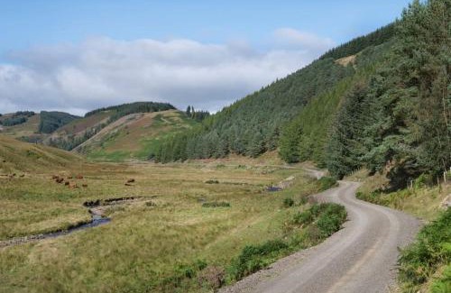 Selkirk House | Secluded Luxury Off-Grid Hideaway with Apartment