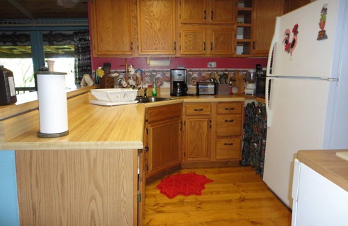 Highland Center Cabin | SECLUDED QUIET 2BR 1BATH CABIN IN THE WOODS. Between Bloomfield & Ottumwa