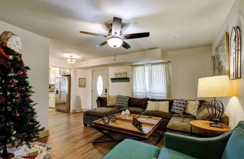 New Braunfels House | Secluded - Spacious - Convenient Location!nnSleeps 14 – 22