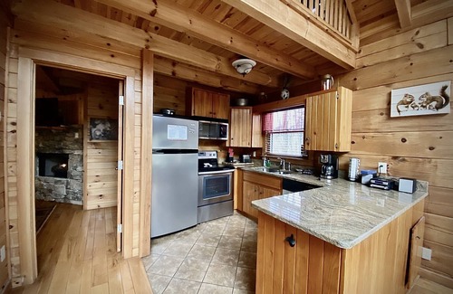 Gatlinburg - Pigeon Forge Cabin | Seclusion, perfect location, escape the crowds