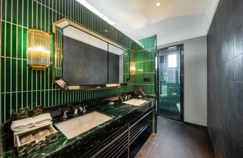 Jiang'an District Hotel | Seclusion with the mountain