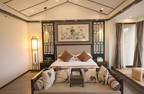 Xiufeng Hotel | Secret Garden Lakefront Hotel 连住两晚享高铁站免费接站