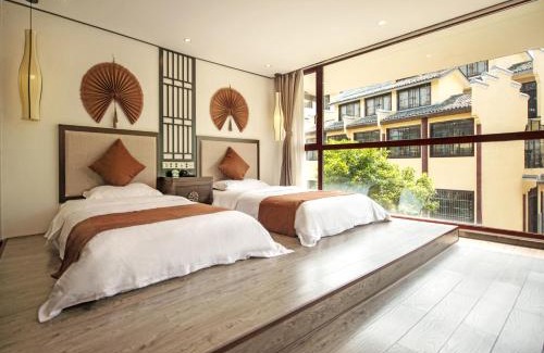 Xiufeng Hotel | Secret Garden Lakefront Hotel 连住两晚享高铁站免费接站