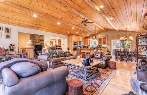 Carnelian Bay House | Secret Garden Lodge - 4BR Walking Distance to the Lake, Hot Tub, Close to Ski Resorts!
