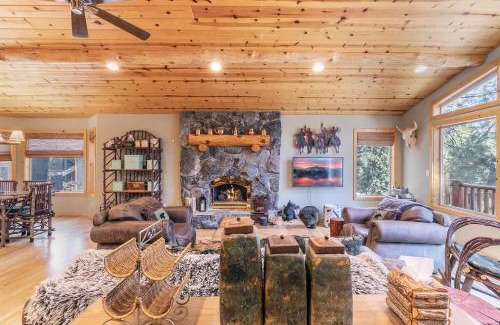 Carnelian Bay House | Secret Garden Lodge - 4BR Walking Distance to the Lake, Hot Tub, Close to Ski Resorts!